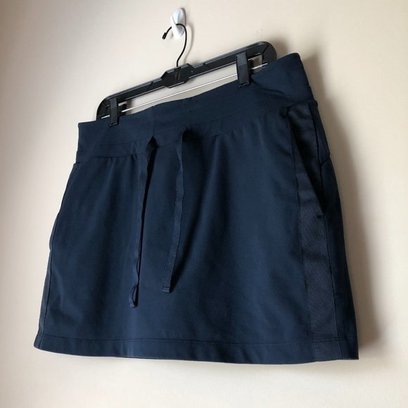 ATHLETA TENNIS SKORTS. - Picture 2 of 6